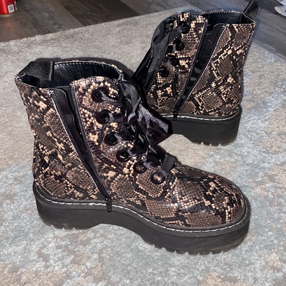 H&M platform combat boots snake print - Picture 4 of 5